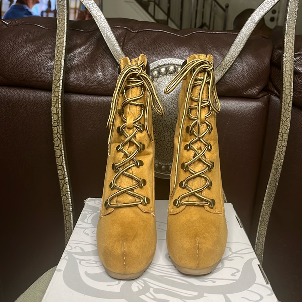 Heeled work boots